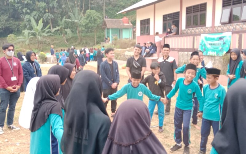 IAAS – LC IPB University Praktekan Cara Menjaga Lingkungan ke Siswa Al Adzkia