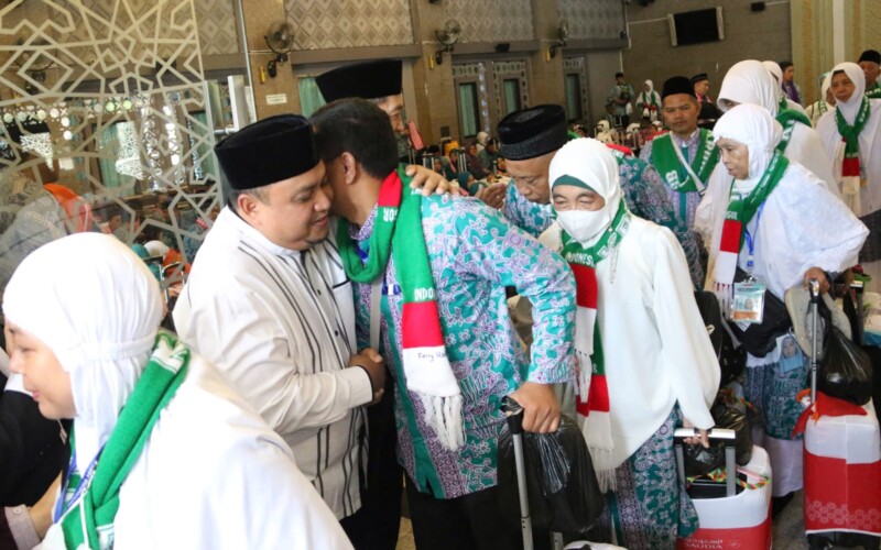 Melepas Jama’ah Haji, Atang : “Mohon doakan kebaikan untuk negeri, khususnya Kota Bogor.