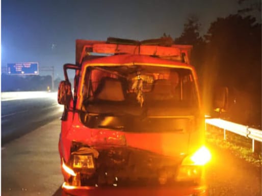 Sopir Mengantuk, Truk Kecelakaan di Tol Jagorawi