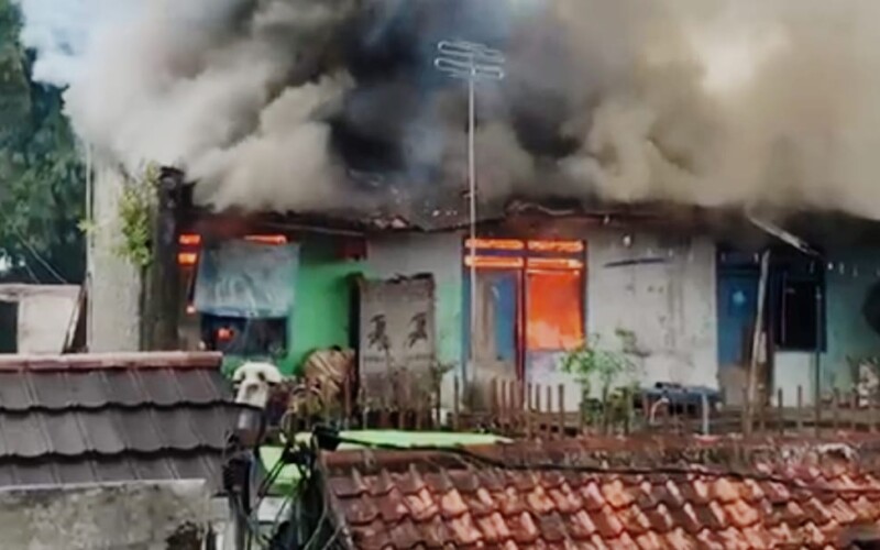 Diduga Arus Pendek dari Aquarium, Rumah Warga di Kedung Halang Ludes Terbakar