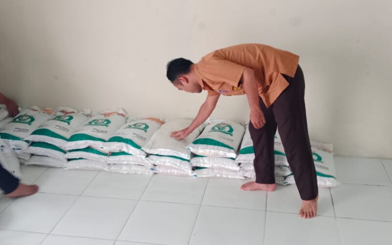 Sekdes Sukaluyu Keluhkan Bantuan Beras untuk KPM Kurang Bermutu