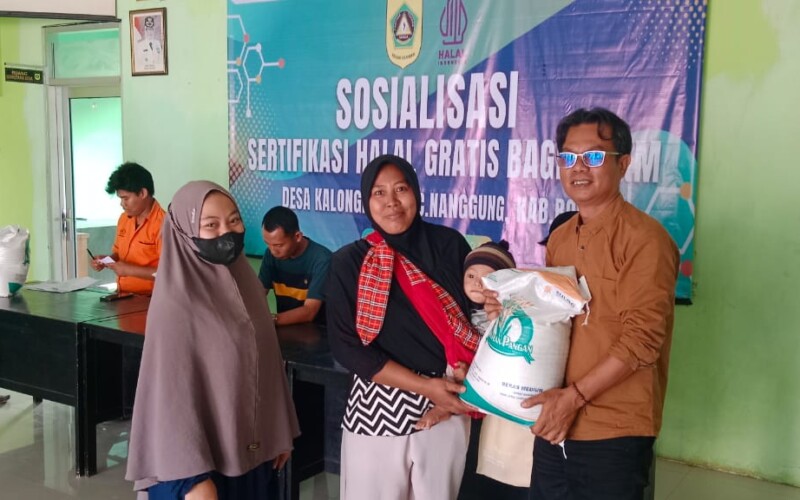 Warga Kecamatan Nanggung Kembali Terima Bantuan Pangan Beras Bulog