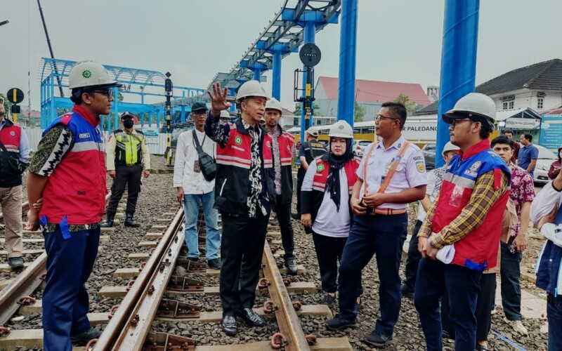 Tinjau Pembangunan Skybrigde di Stasiun Paledang Bogor, Dedie: Minta PT KAI Fasilitasi PKL