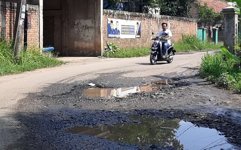 Jalan Lintas Parungpanjang Dengan Rumpin Rusak Parah, Begini Kata Camat