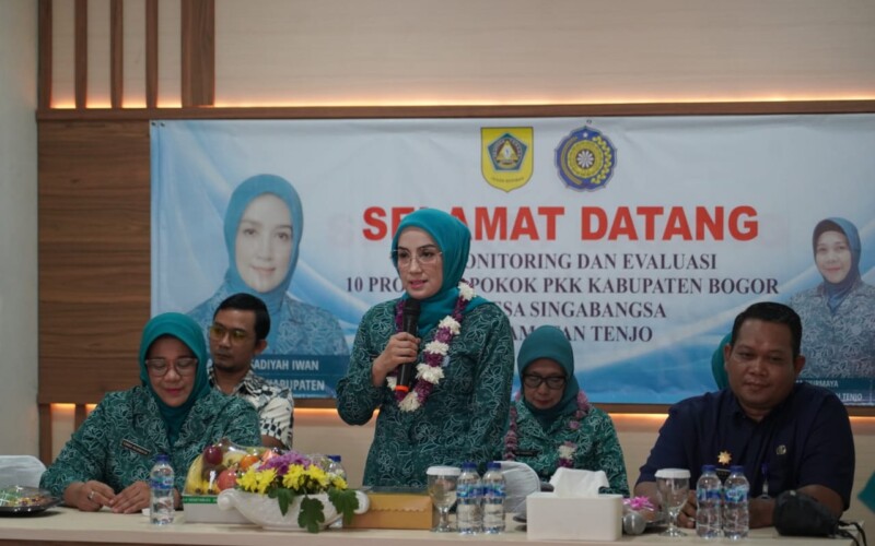Ketua TP PKK Kabupaten Bogor Monitoring ke Desa Singabangsa Tenjo