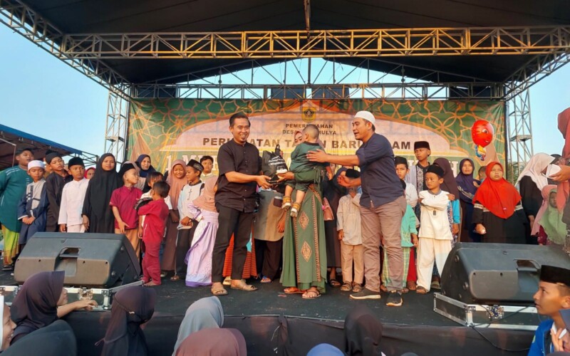 Ribuan Warga Desa Sukamulya Ikut Pawai Obor Damai dan Tabligh Akbar