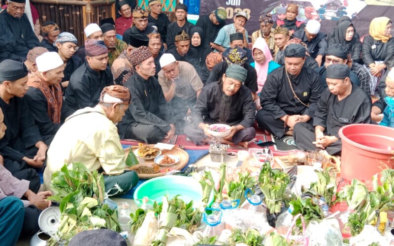 Ritual Adat dan sedekah Bumi Agenda Hari Kedua Seren Taun Desa Malasari