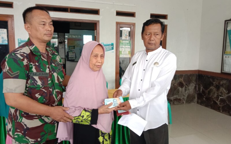 Pemdes Desa Ciampea Udik Salurkan BLT – DD ke 60 KPM