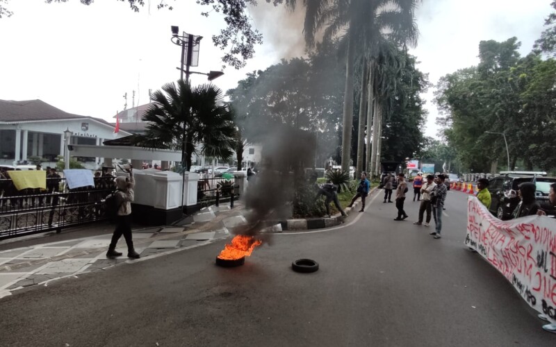 Demonstrasi di Balaikota Bogor, HMI Tuding Bima Arya Tidak Serius Atasi Permasalahan PPDB