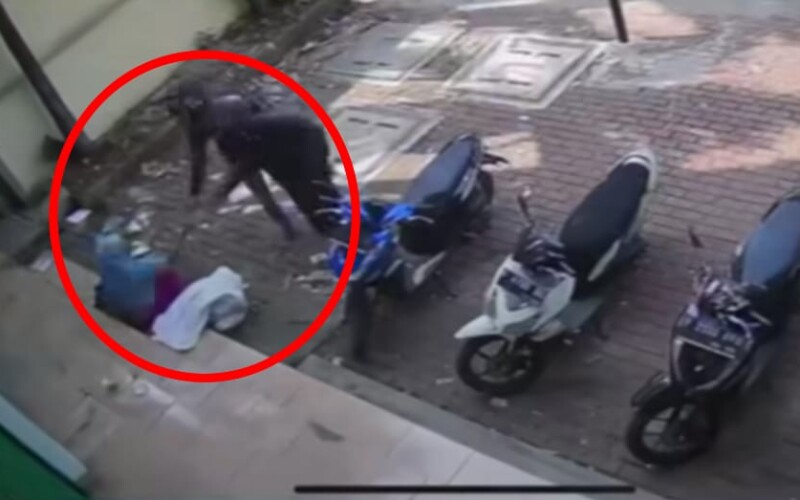 Sempat Beri Uang ke Pemulung, Maling Motor Beraksi di Cileungsi