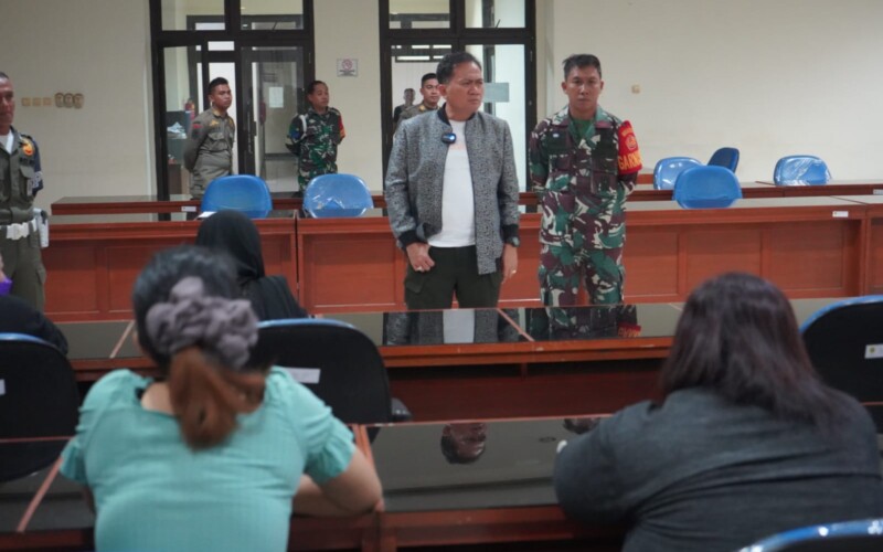 Satpol PP Jaring 4 PSK Online di Fly Over Cibinong