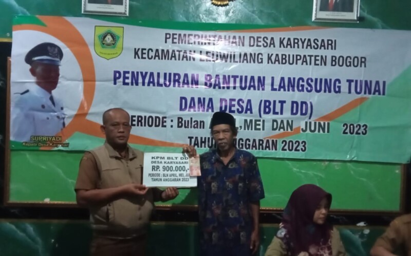 Pemdes Karyasari Salurankan BLT -DD ke 98 Tahap 2