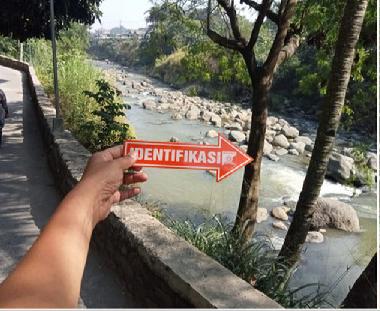 Bayi Perempuan Ditemukan di Pinggir Kali, Polisi Lakukan Olah TKP
