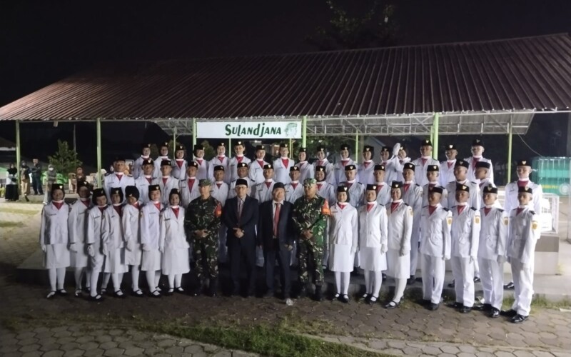Camat Leuwiliang Kukuhkan Paskibra untuk Mengibarkan Bendera Merah Putih