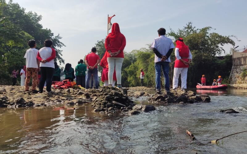 Komunitas Ciliwung Bersama Warga Peringati Kemerdekaan RI ke 78 di Sungai Ciliwung