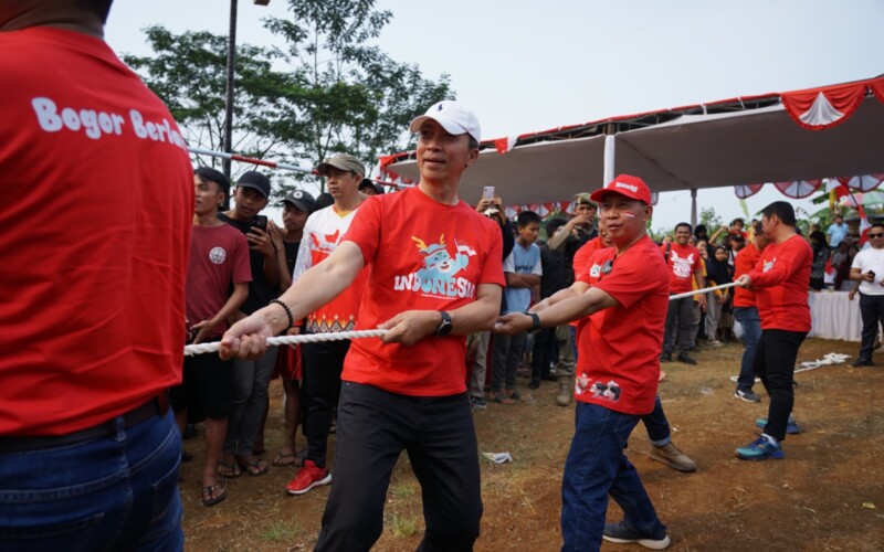 Pesta Rakyat 17-an di Bukit Pupay, Kebersamaan Pemimpin Dengan Warganya