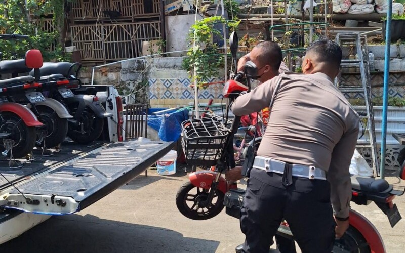 Melanggar Permenhub Nomor 45 Tahun 2020, Polisi Tindak Puluhan Sepeda Listrik yang Keluar Jalur