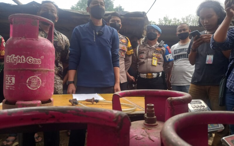 Polisi Grebeg Lokasi Gas Elpiji Oplosan, Tiga Orang Diamankan