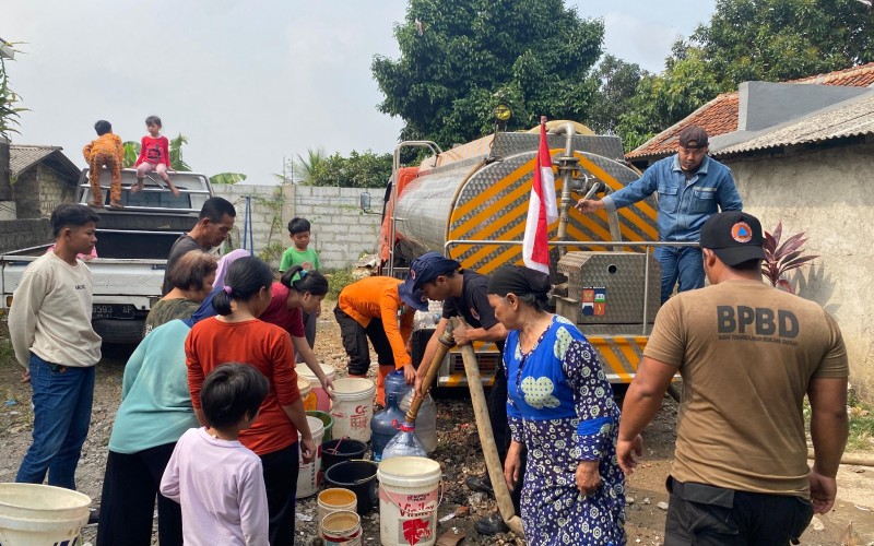 Warga Diminta Berhemat, BPBD Distribusikan Air Bersih