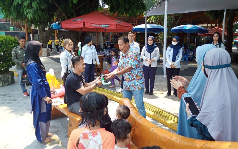 Manjakan Pengunjung di Hari Pelanggan, Manajemen The Jungle Waterpark, Bagikan Souvernir Sampai Adakan Promo Spesial