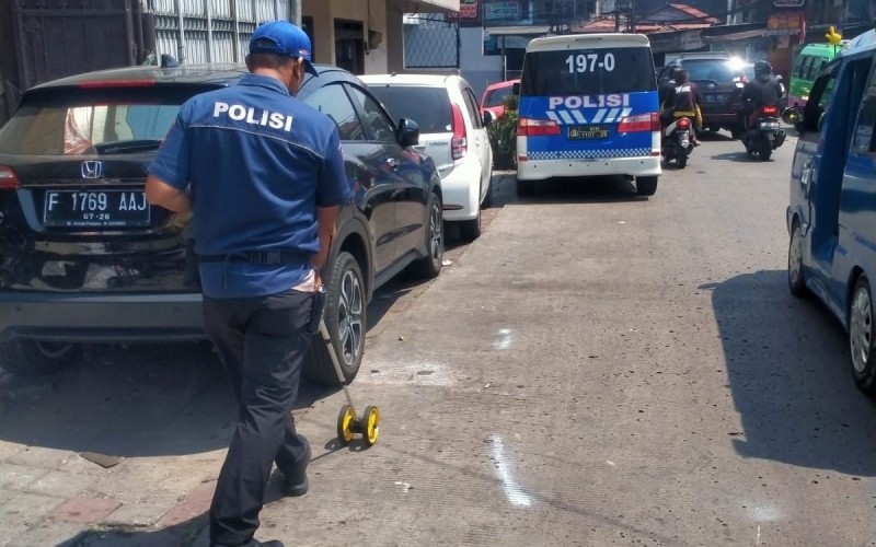 Gegera Rem Mendadak, Pemotor Tewas Usai Terjatuh di Empang Bogor