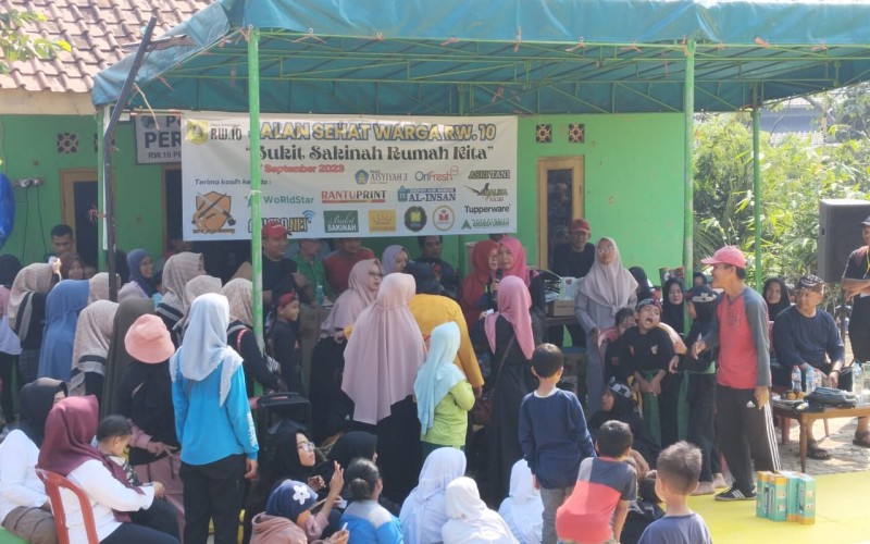 Tingkatkan Silaturahmi, Warga Perum Bukit Sakinah Gelar Jalan Sehat