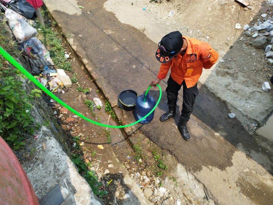 Warga Diminta Berhemat, BPBD Distribusikan Air Bersih