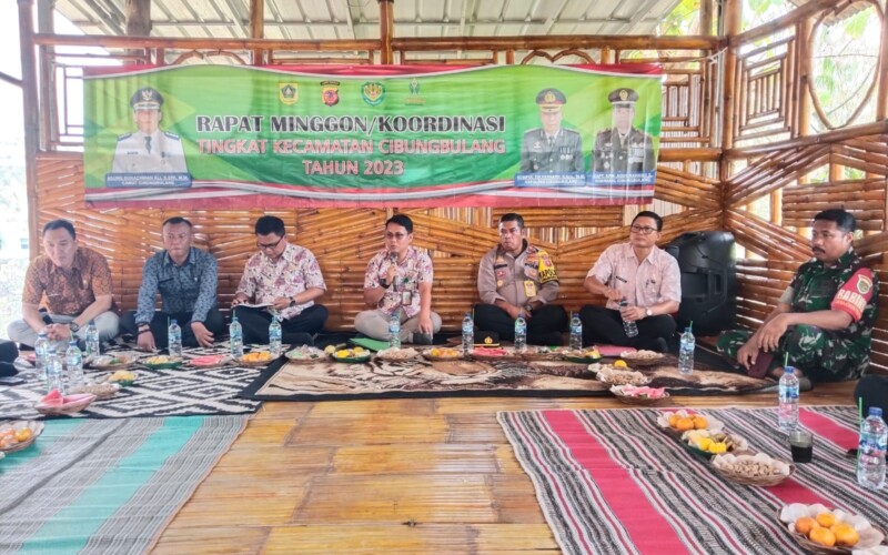 Camat Cibungbulang Gelar Minggon dengan Keliling 15 Desa Secara Bergantian