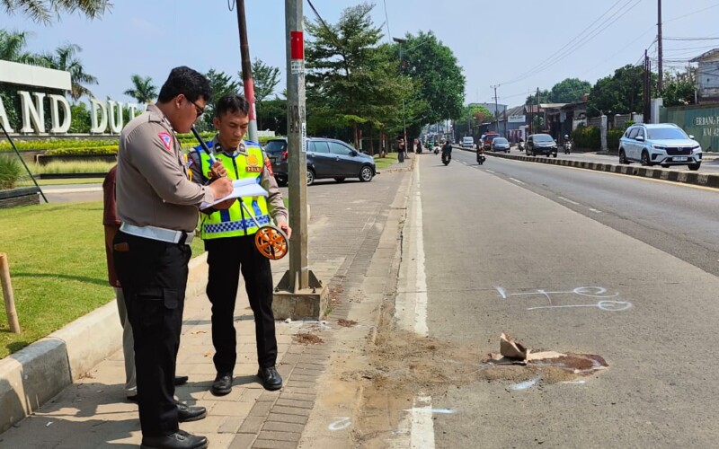 Terserempet Mobil, Pemotor Tewas di Jalan Raya Parung