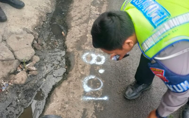 Pemotor Tewas Tabrak Mobil di Cileungsi