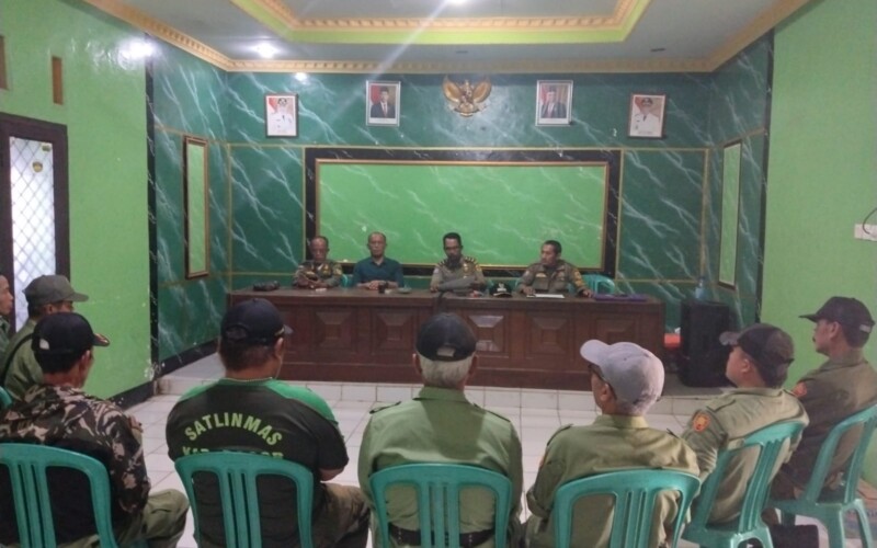 Satlinmas Desa Karyasari Siap Amankan Pemilu 2024 di wilayah 31 TPS
