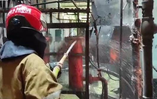 Pabrik Vulkanisir Ban Hangus Dilalap di Jago Merah
