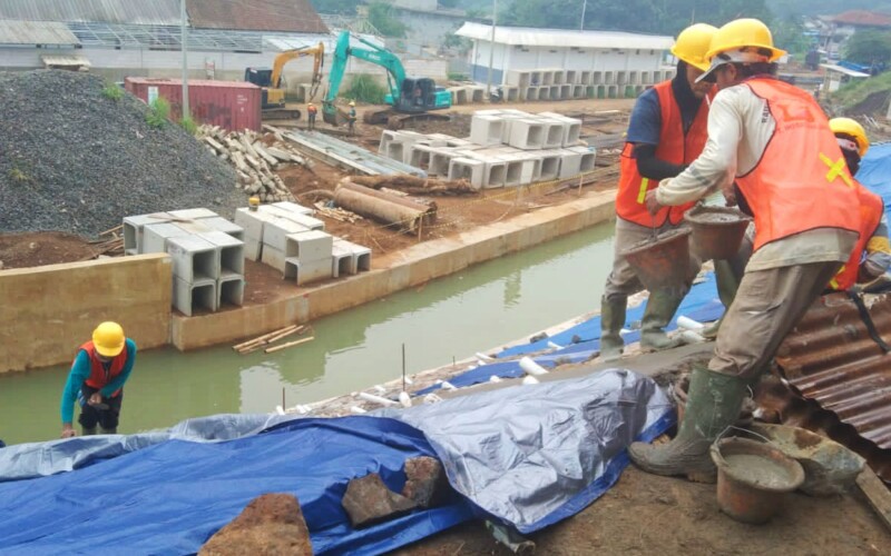 Penanganan Longsor dan Kebocoran Pipa di Stasiun Batutulis Bogor: Upaya Cepat PT Yasola Remaja dan Tirta Pakuan
