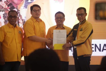 Ravindra Airlangga Anggota DPR RI dari Fraksi Partai Golkar Hadiri Bazar Murah di Desa Dayeuh Cileungsi