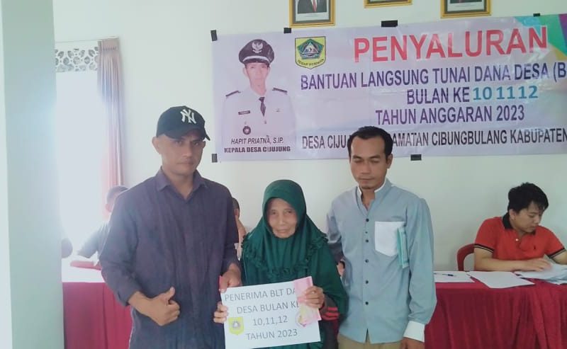 Penyaluran BLT-DD Tahap 4 Di Desa Cijujung Berjalan Lancar