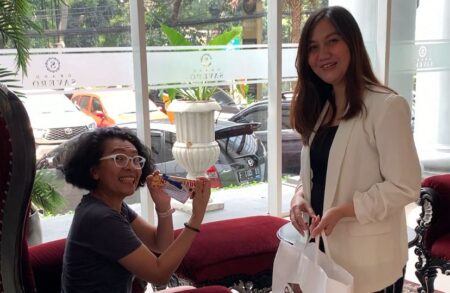 BERBAGI 100 COKLAT DALAM RANGKA MERAYAKAN HARI IBU DI GRAND SAVERO HOTEL BOGOR