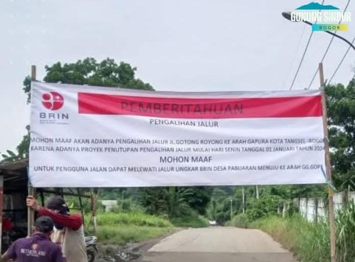 Jalan Ditutup, Warga Citereup Gunung Sindur Unjukrasa Kantor BRIN