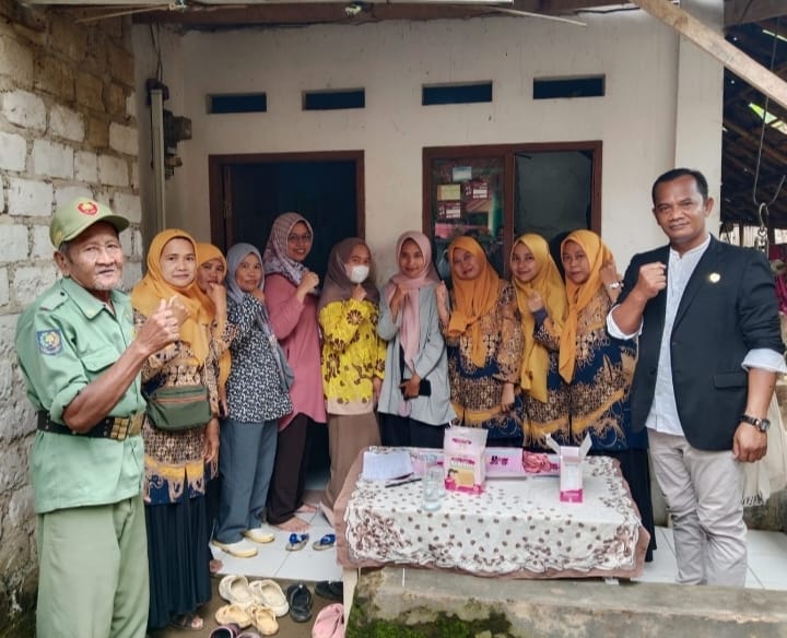 Kades Cibitung Wetan Peduli Kesehatan Masyarakat dengan Rutin Kunjungi Kegiatan Posyandu