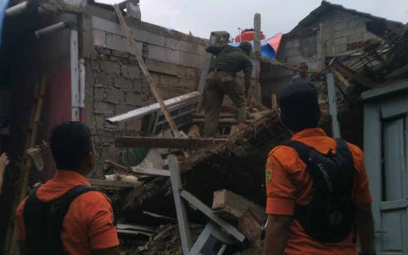 Rumah Kosong di Cibinong Ambruk, Satu Balita Terluka