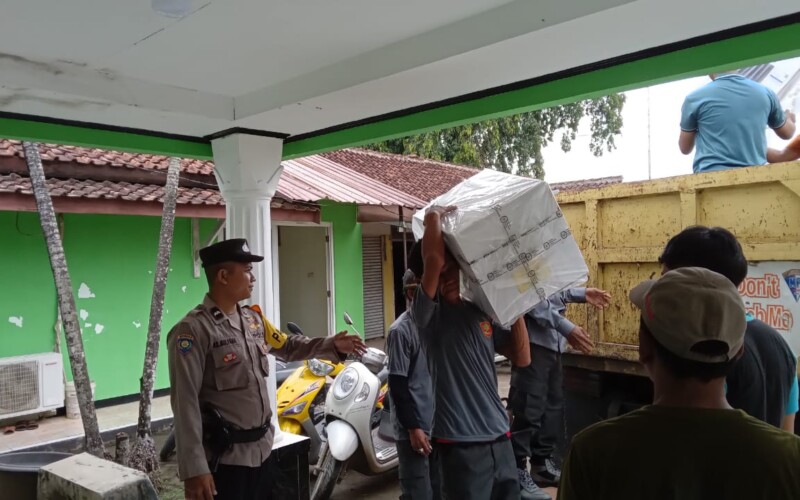 TPS 02 Kampung Peusar Desa Sukamulya Kecamatan Rumpin Petugasnya Bakal Pakai Baju Adat