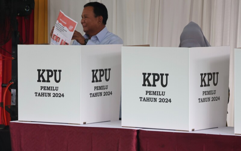 Prabowo Nyoblos ke TPS: Pilih Sesuai Nurani, Jaga TPS, Tertib, Damai, Sejuk