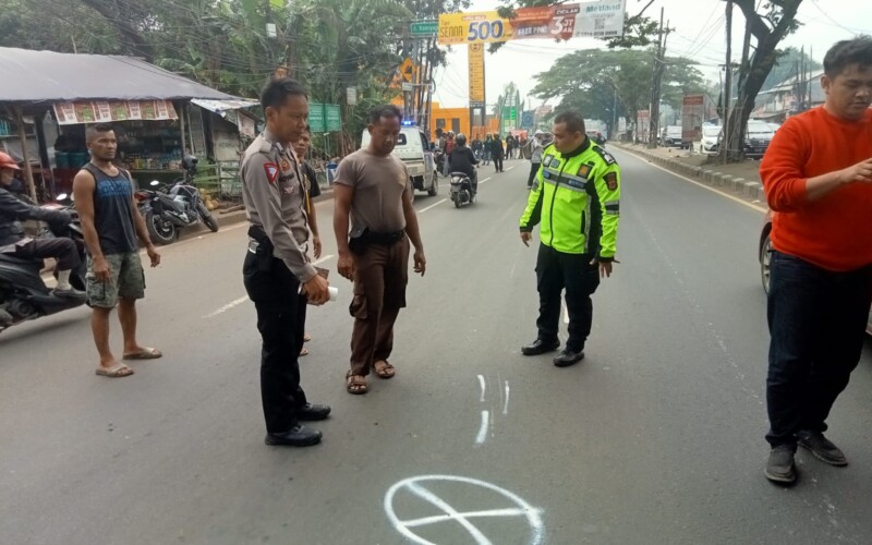 Motor Tabrak Penyeberang Jalan Hingga Tewas di Jalan Raya Transyogi