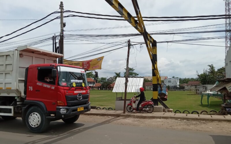 Truk Tambang Lalu-Lalang Langgar Jam Operasional, Warga : Sudah Biasa