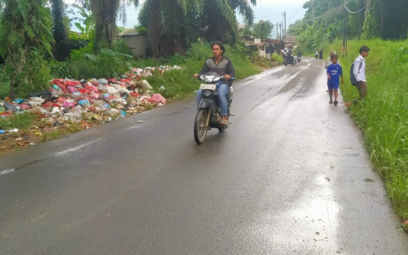 Kades Cigudeg Geram Tumpukan Sampah, Beri Hadiah 500 ribu bagi yang Tangkap Pelakunya
