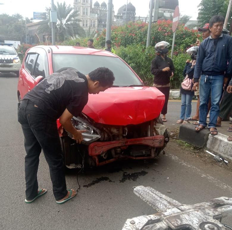 Tiga Kendaraan Kecelakaan di Jalur Puncak, Dua Pemotor Terluka