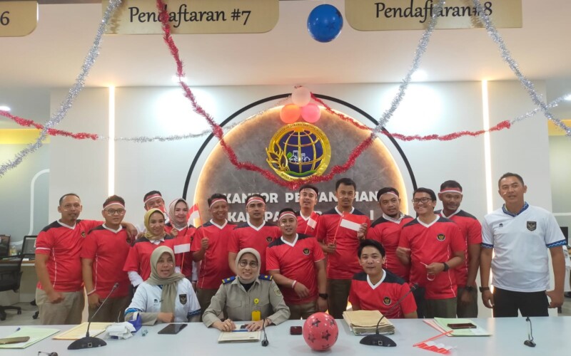 BPN Cibinong Pakai Baju Timnas untuk Dukung Indonesia di Semi Final Lawan Uzbekistan