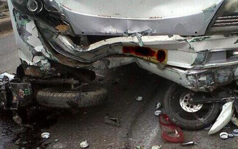 Angkot Hantam 7 Kendaraan di Jalan Dewi Sartika Gegara Sopir Mabuk