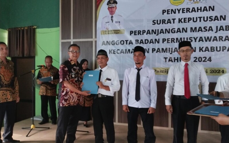 Sebanyak 117 BPD dari 15 Desa se- kecamatan Pamijahan, Terima SK Perpanjangan Masa Jabatan.