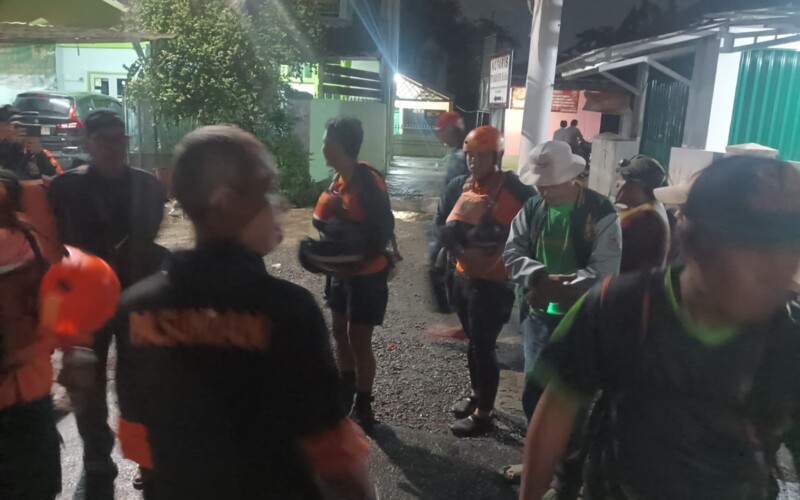 Unit Siaga SAR dan Tim Gabungan Masih Mencari Korban Tenggelam di Cimandala