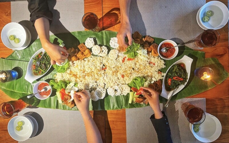 Asiknya Liwetan di Luminor Hotel Bogor Padjadjaran